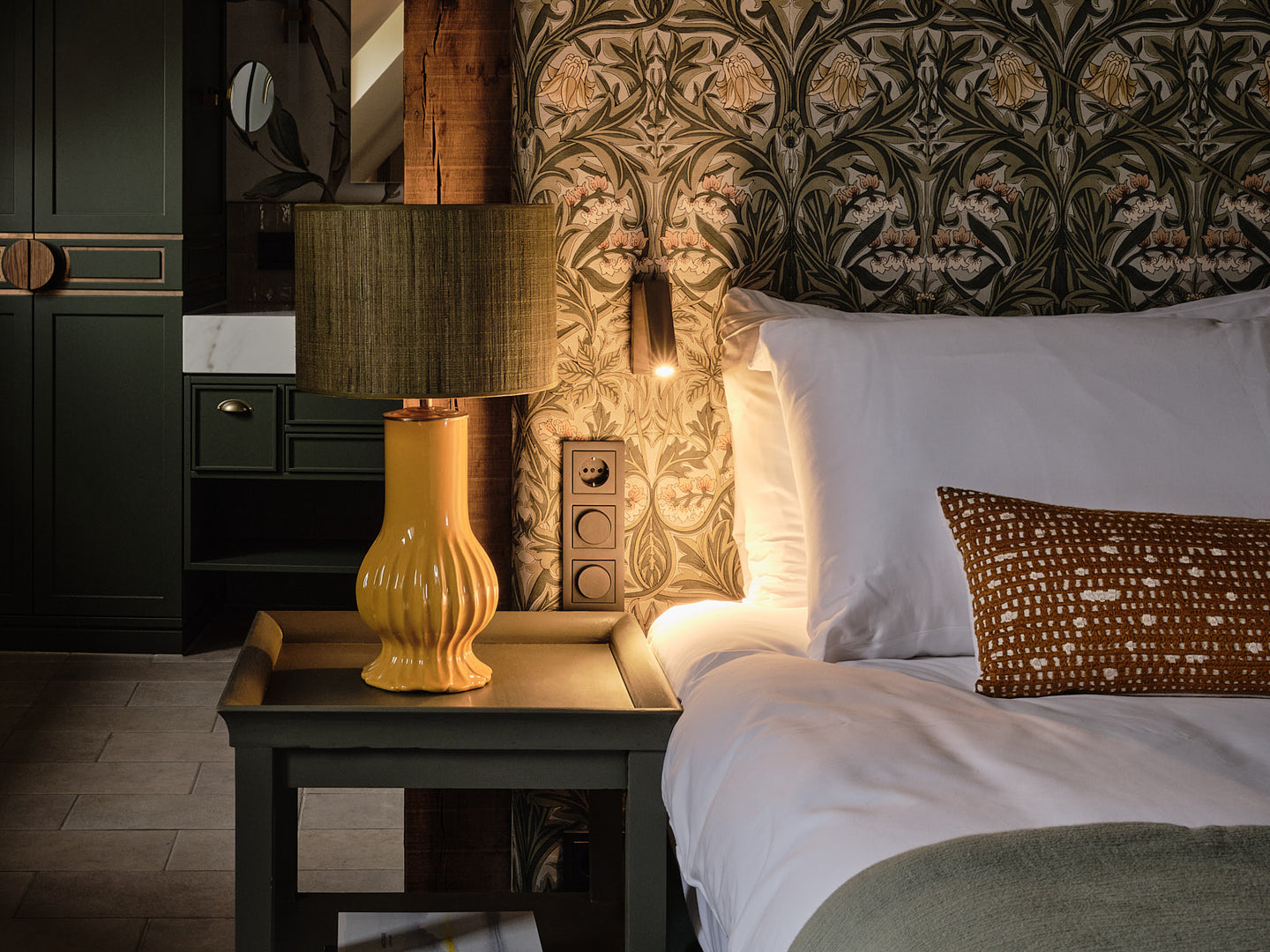 MadameGarage_Chateau_Neercanne_custome and handmade ceramic bedside lamps MadameGarage_Chateau_Neercanne_custome and handmade ceramic bedside lamps