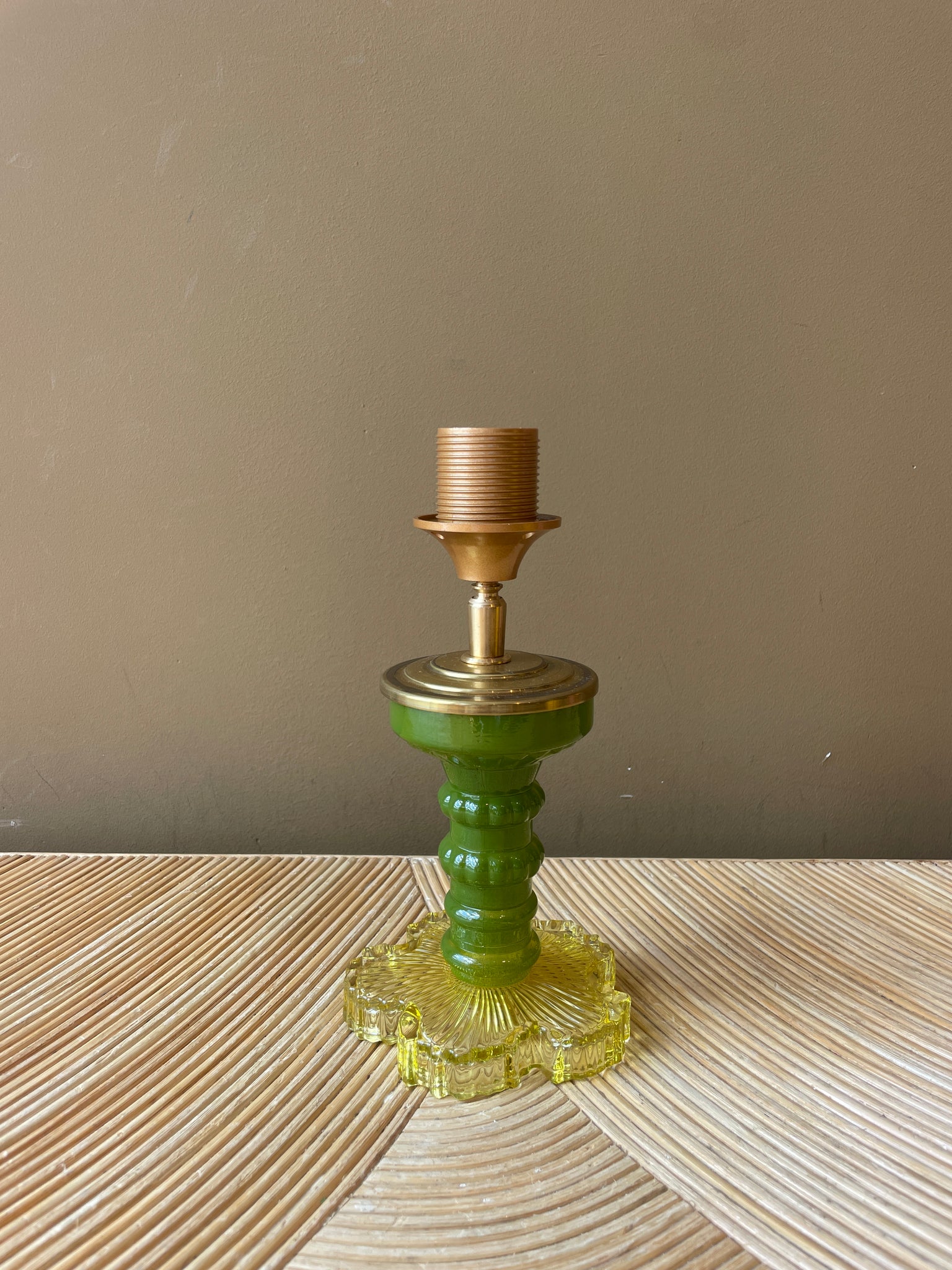 Port-a-table Green Yellow Flower