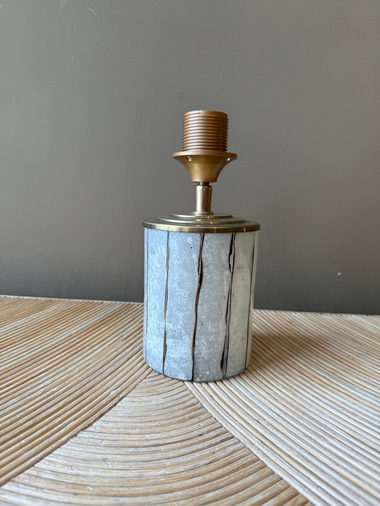 Port-a-Table Creme Ricepaper