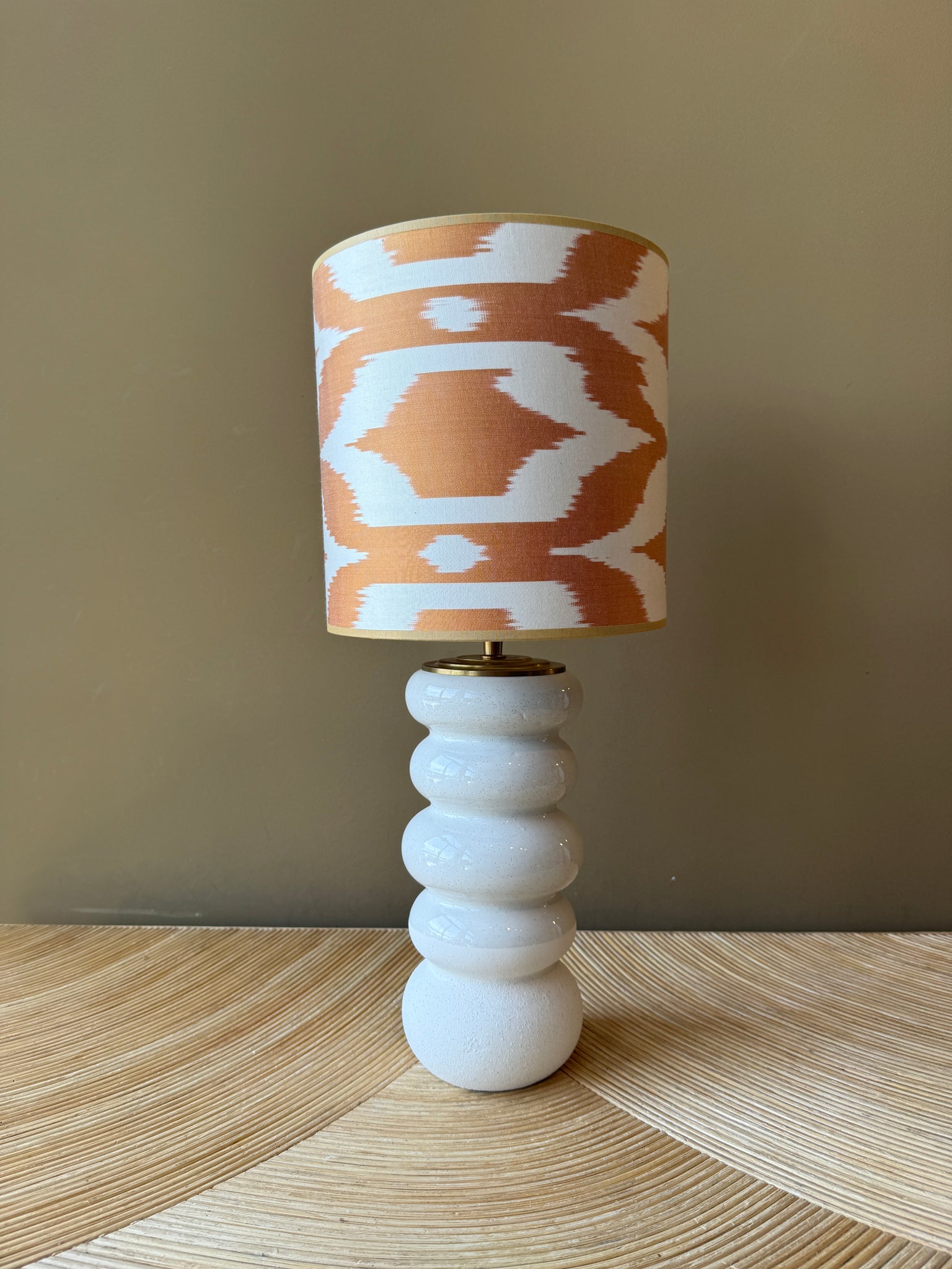 White Spotted Pebbles M