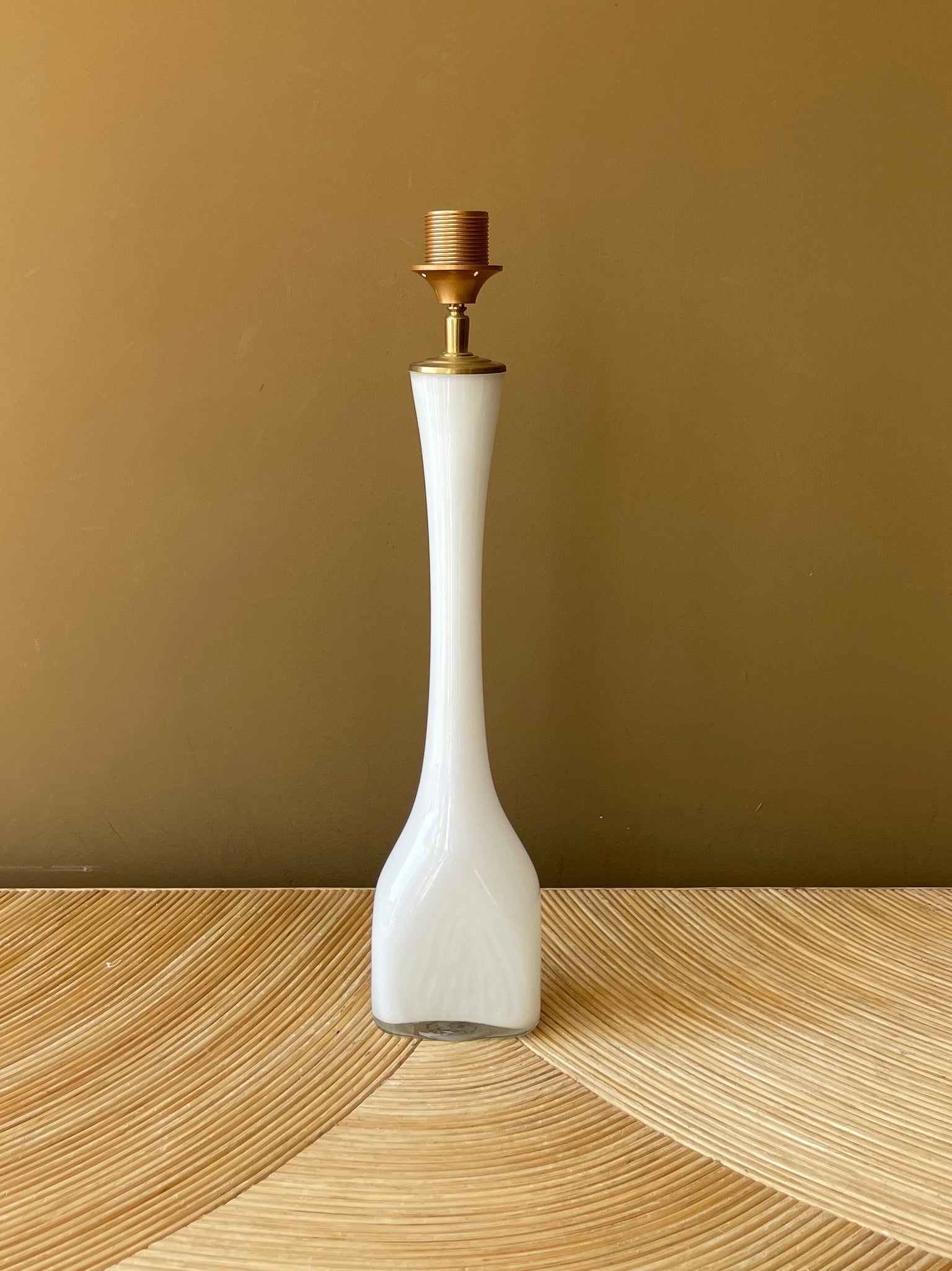 Vintage White Skinny Hips