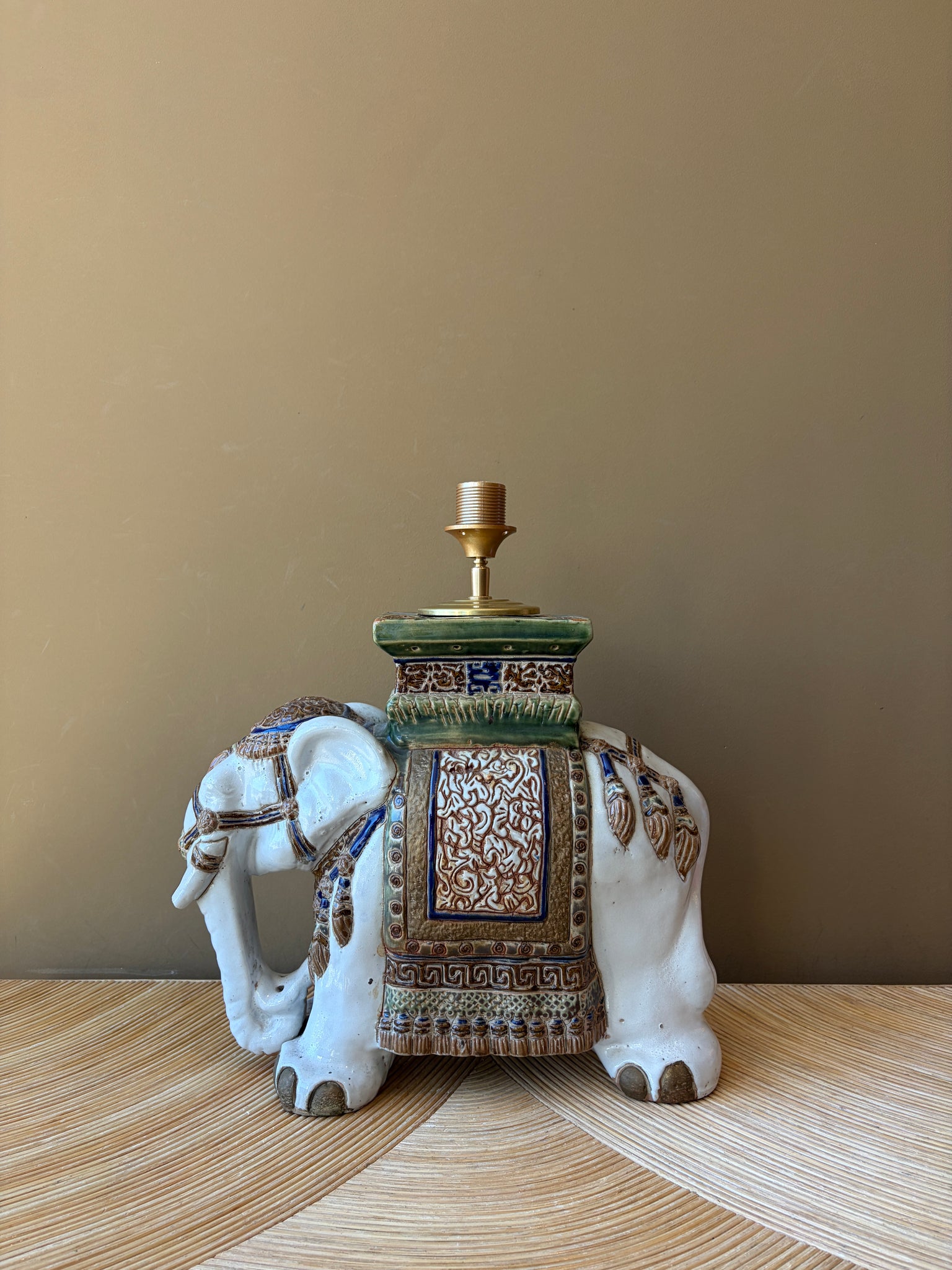 Vintage Elephant Green Brown L