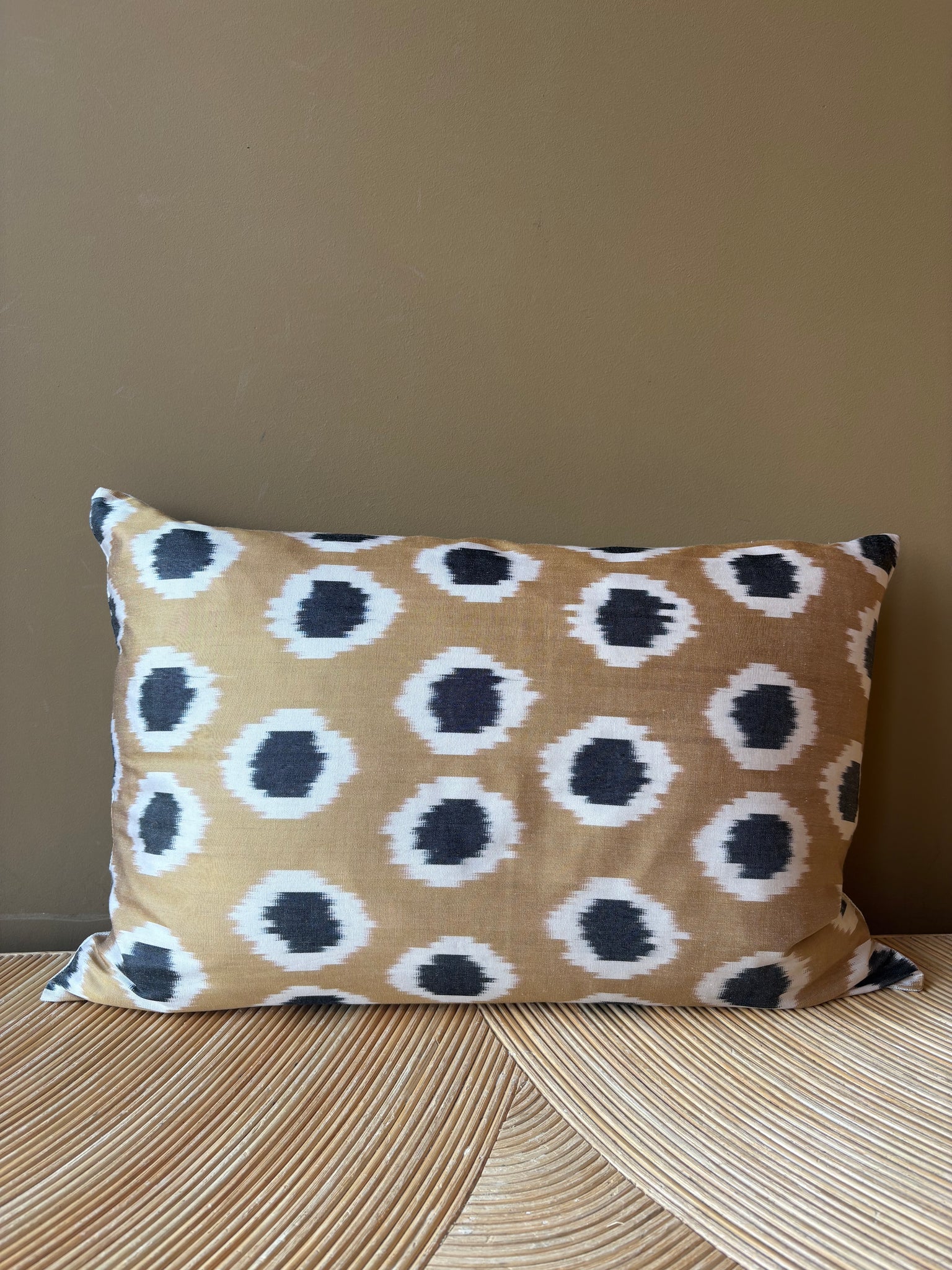 Cushion Golden Dots - Silk Ikat