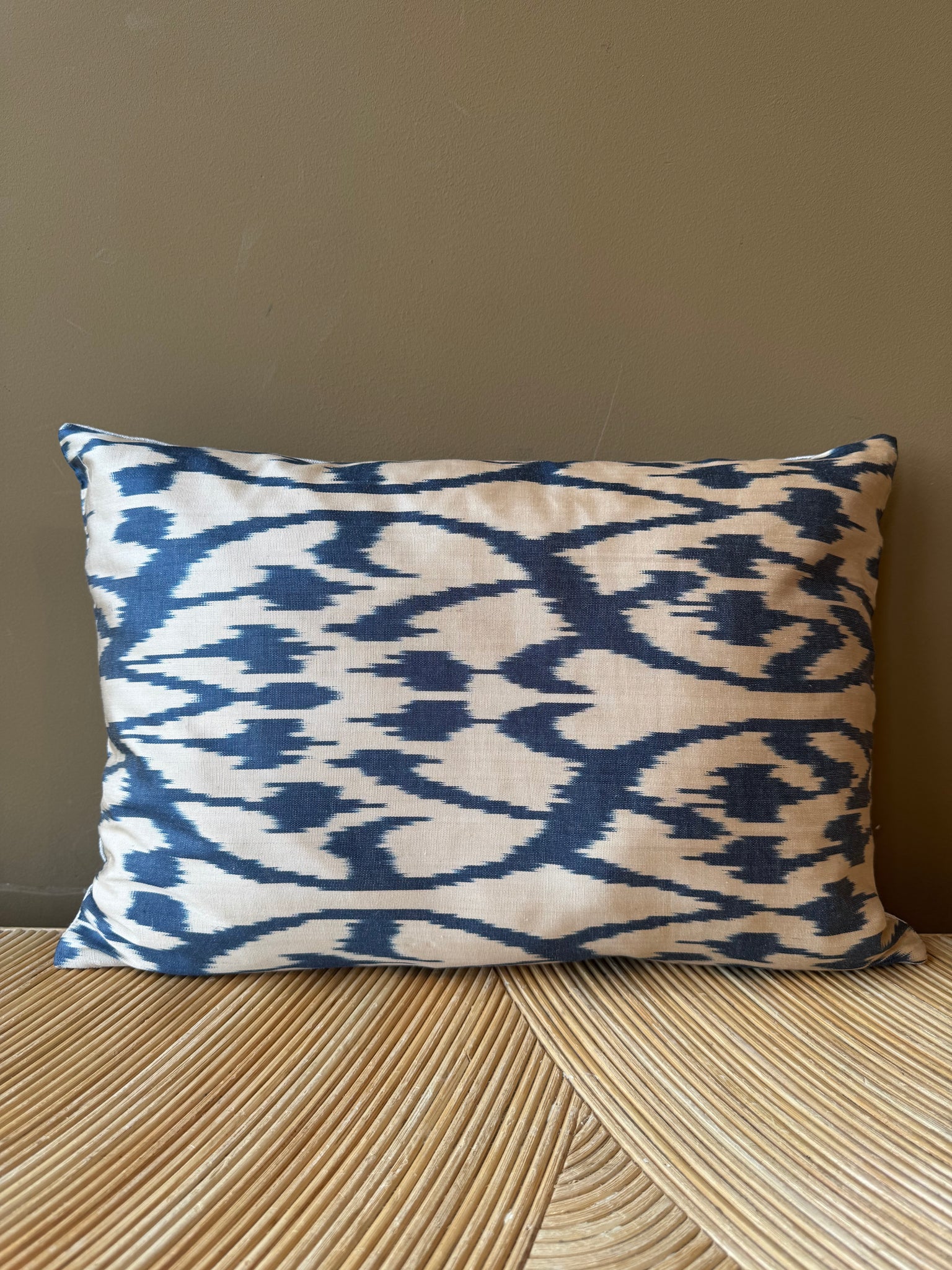 Cushion Blue white lady bug - Silk Ikat
