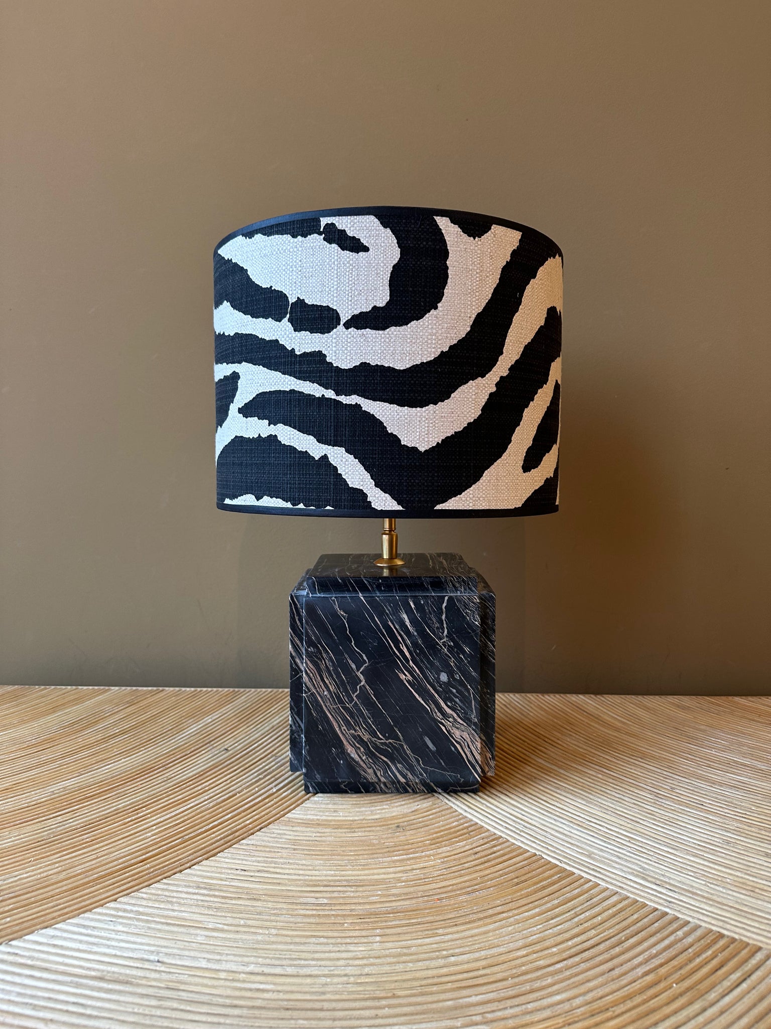 black and white stripes marble square_panama zebra