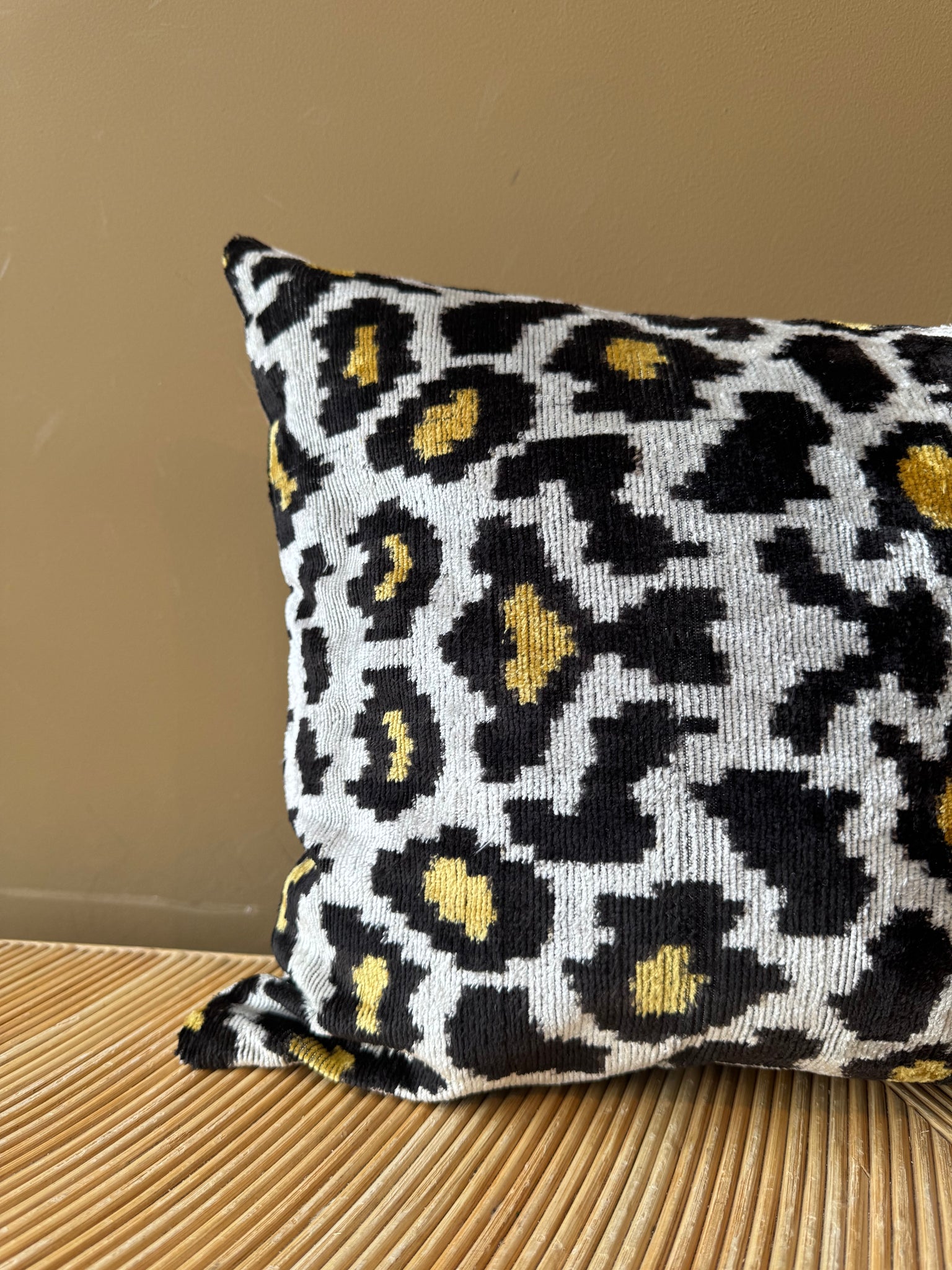SALE Cushion Velvet Leopard - Velvet Ikat