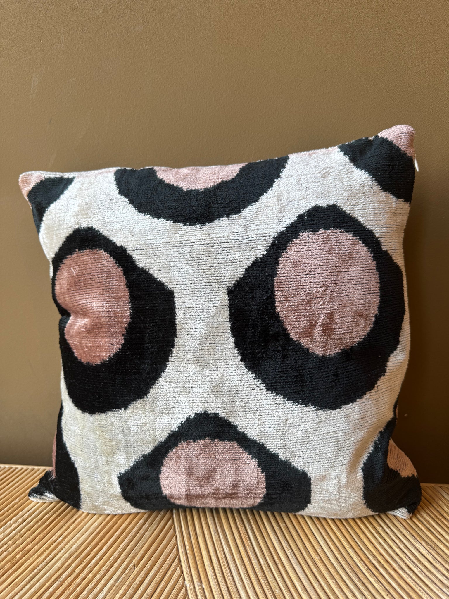 SALE Cushion Velvet Pink Eye - Velvet Ikat