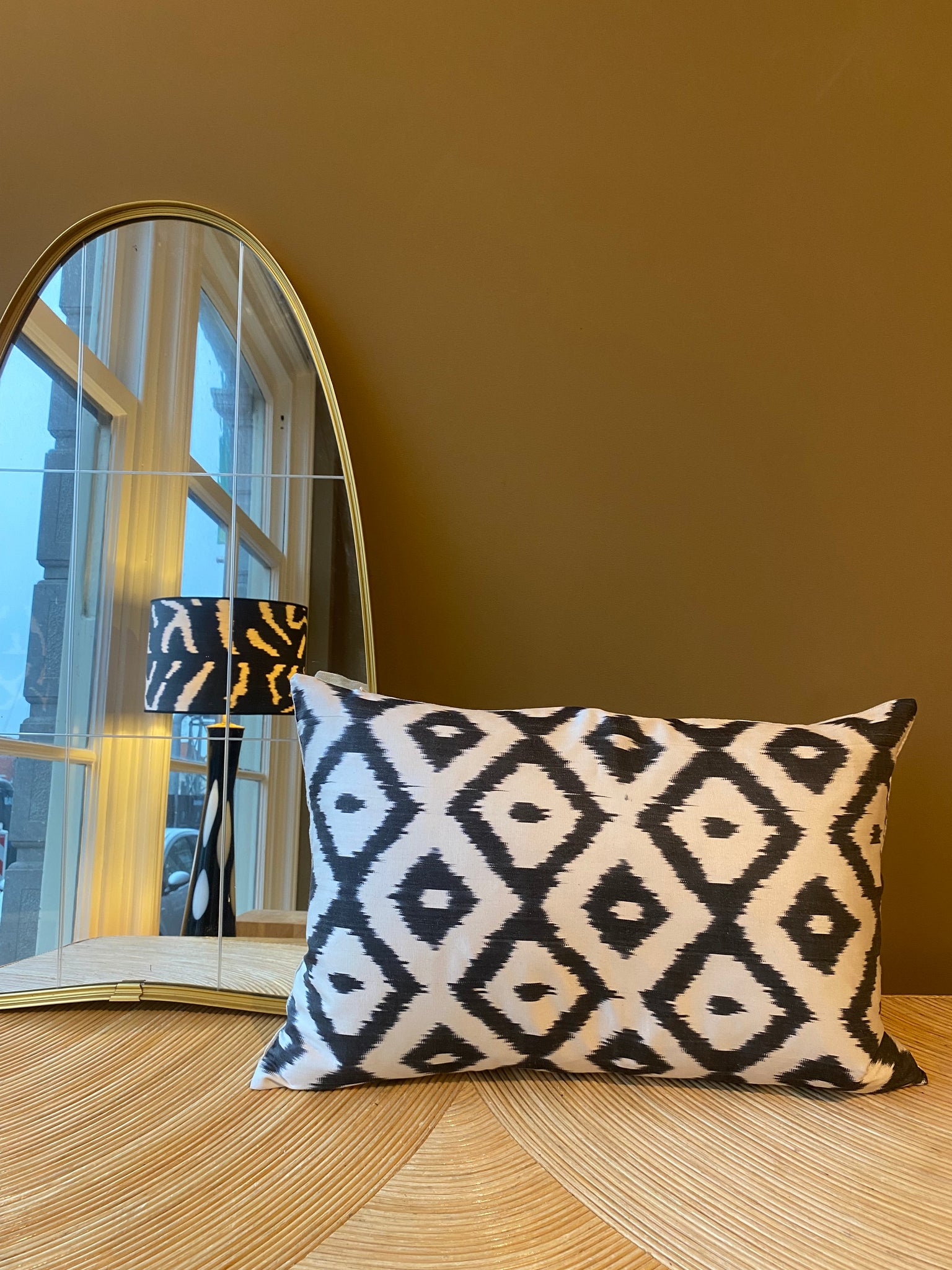 SALE Cushion Yin & Yang - Silk Ikat