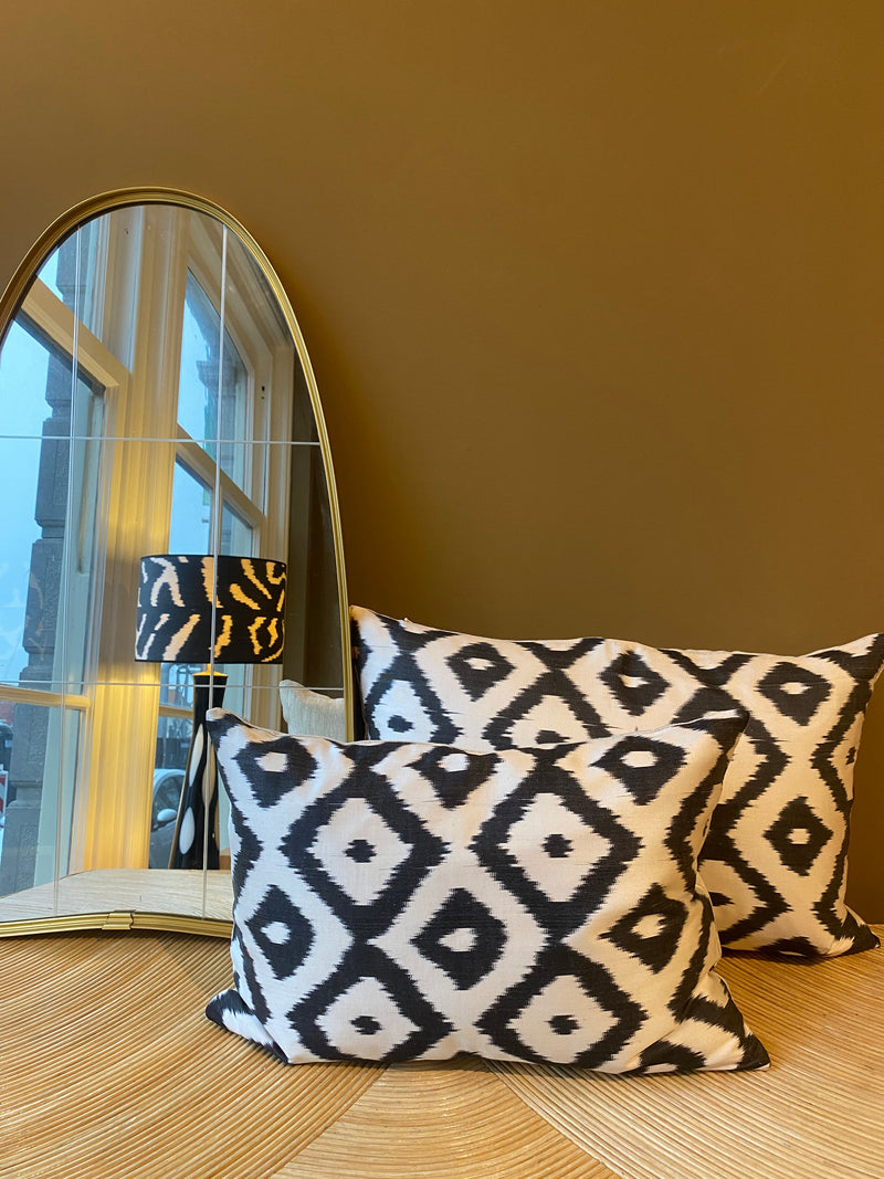 SALE Cushion Yin & Yang - Silk Ikat