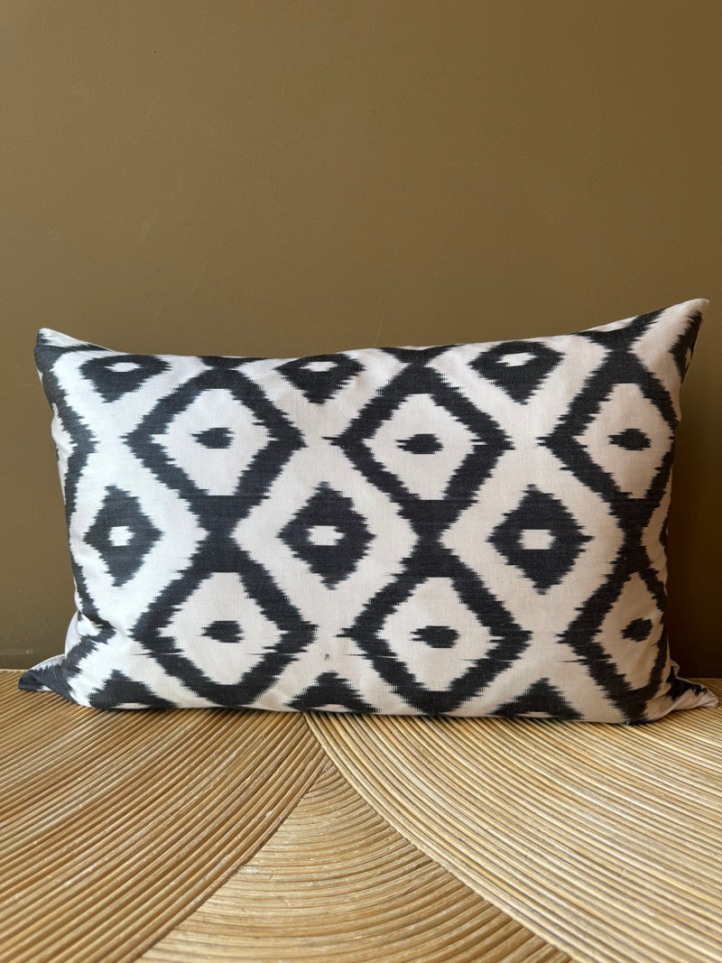 SALE Cushion Yin & Yang - Silk Ikat