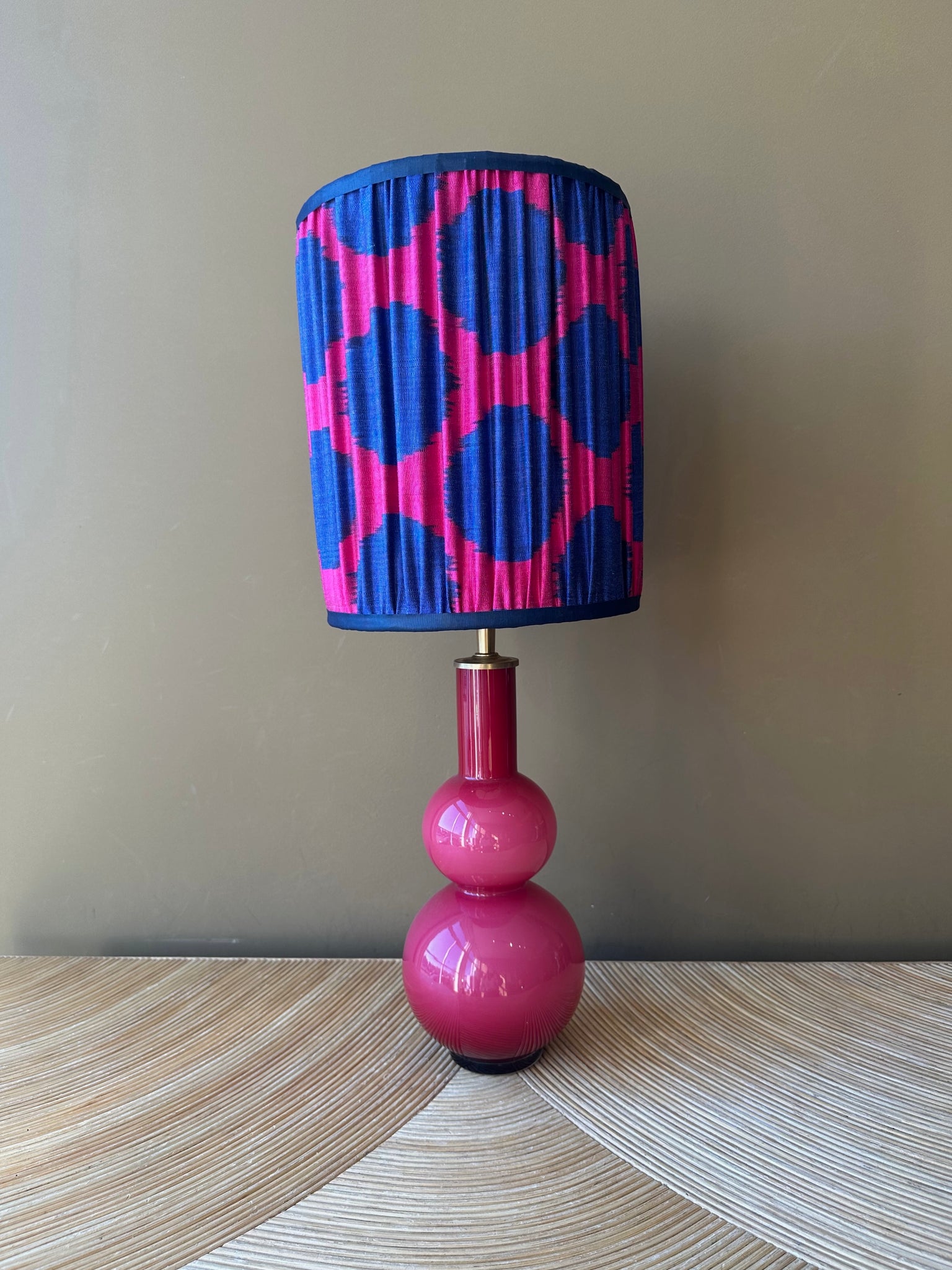 vintage framboise bulbs_blue dots on fuchsia