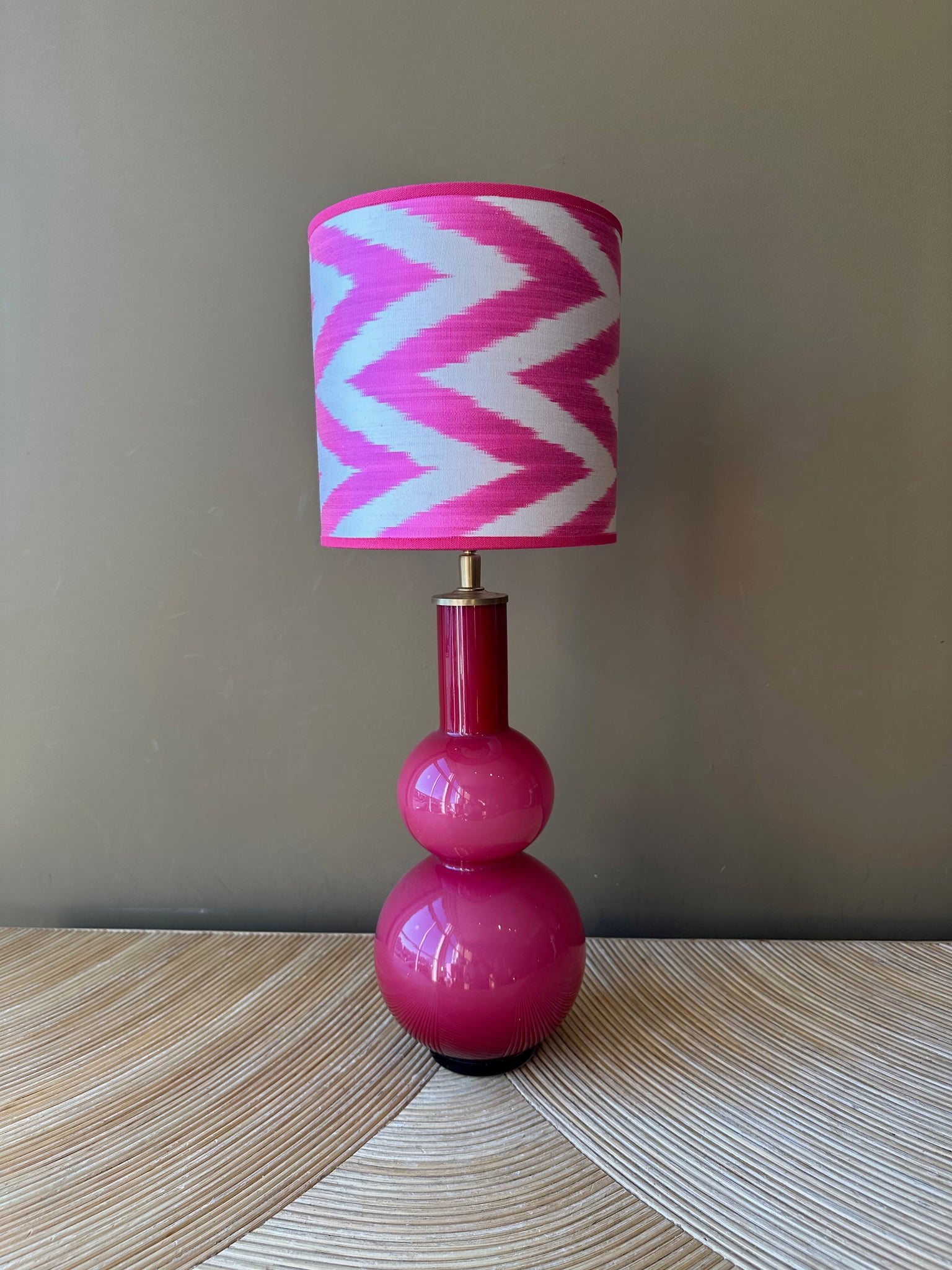 vintage framboise bulbs_neon pink zigzag